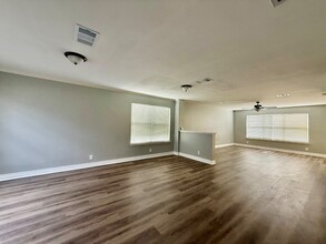 9526 Vallecito Mesa in San Antonio, TX - Foto de edificio - Building Photo