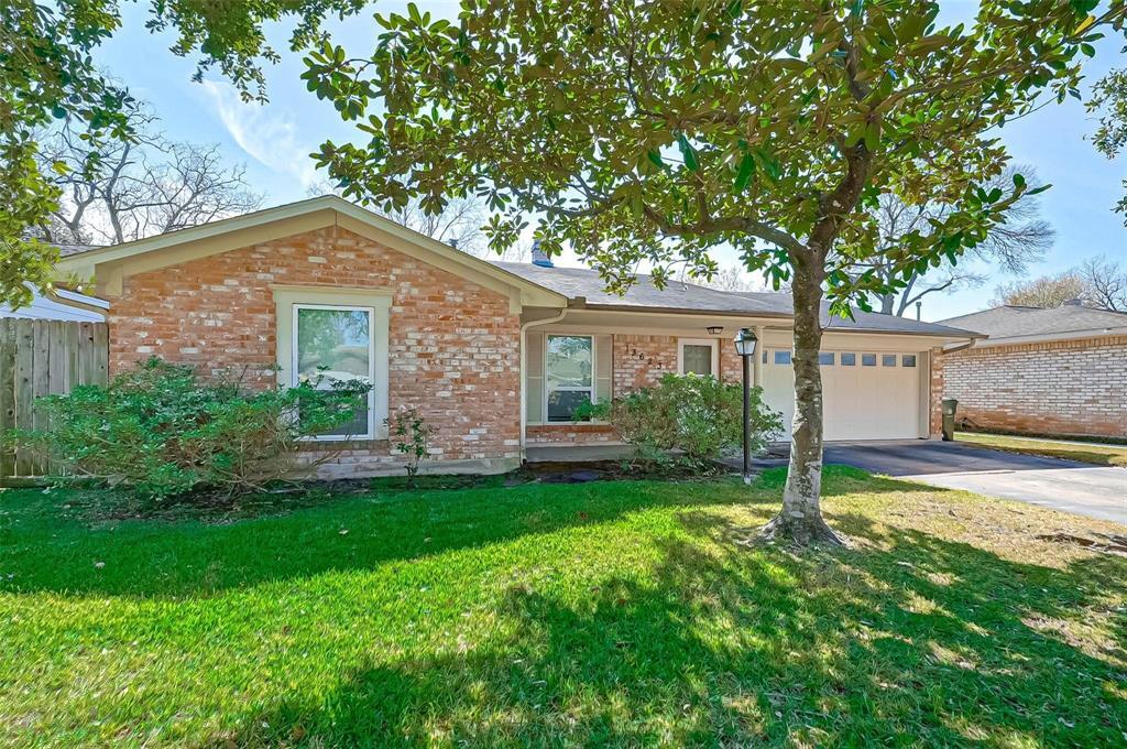 13623 Fernhill Dr in Sugar Land, TX - Building Photo