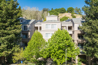 240 Caldecott Ln in Oakland, CA - Foto de edificio - Building Photo