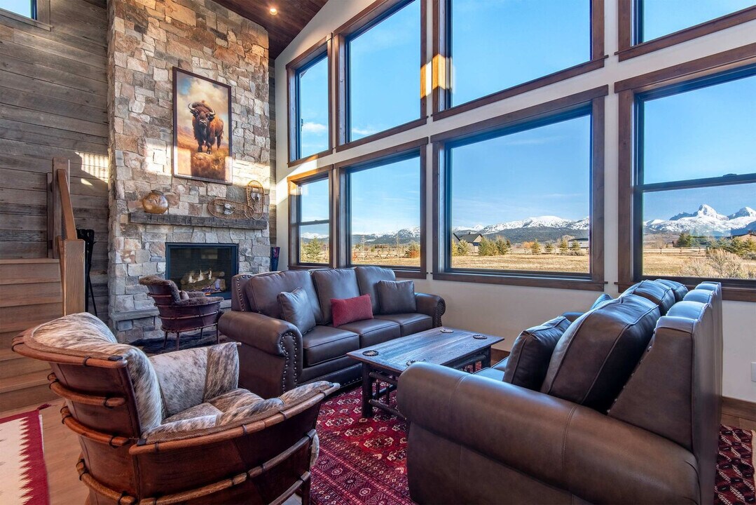 3360 Alta Vista Dr in Driggs, ID - Building Photo