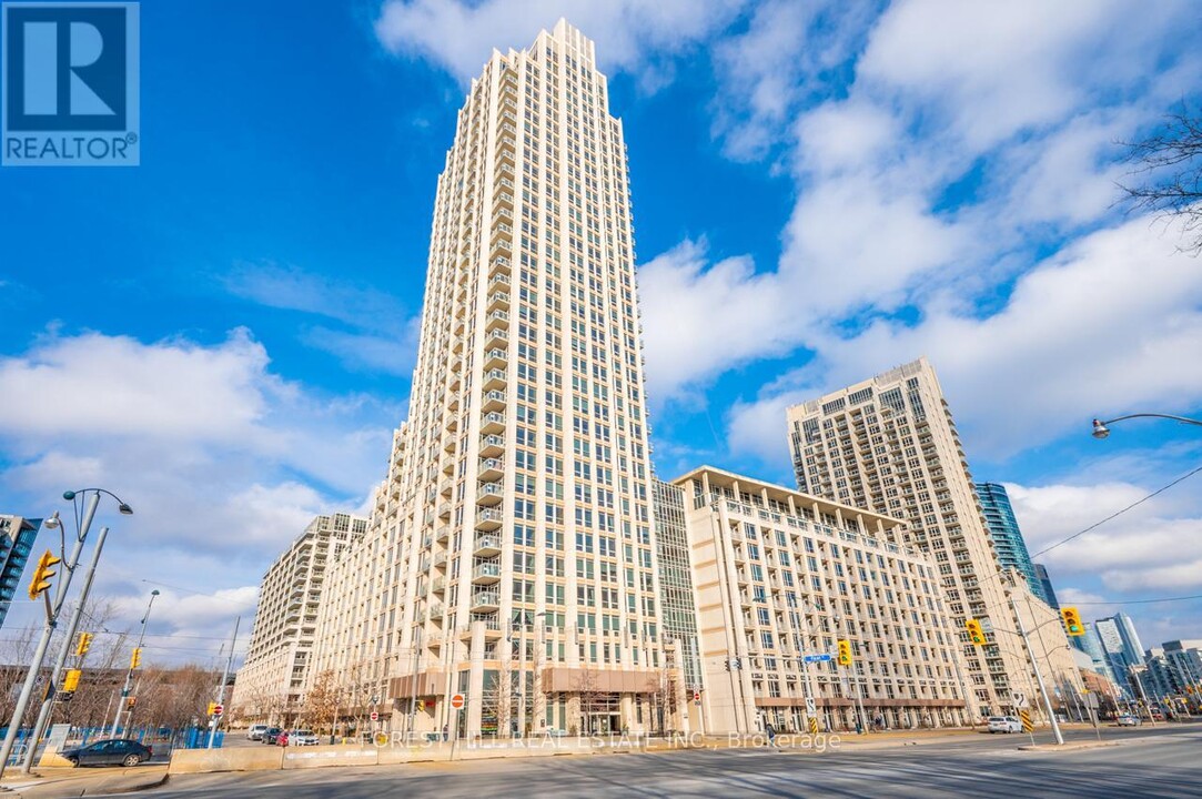 628-628 Fleet St in Toronto, ON - Building Photo