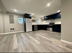 1008 SE 117th Ave in Portland, OR - Building Photo