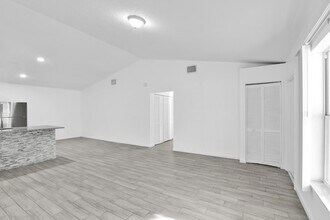 13974 Folkestone Cir in Wellington, FL - Building Photo - Building Photo