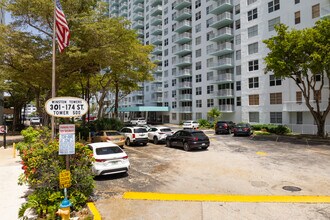 Winston Towers 500 in Sunny Isles Beach, FL - Building Photo - Building Photo