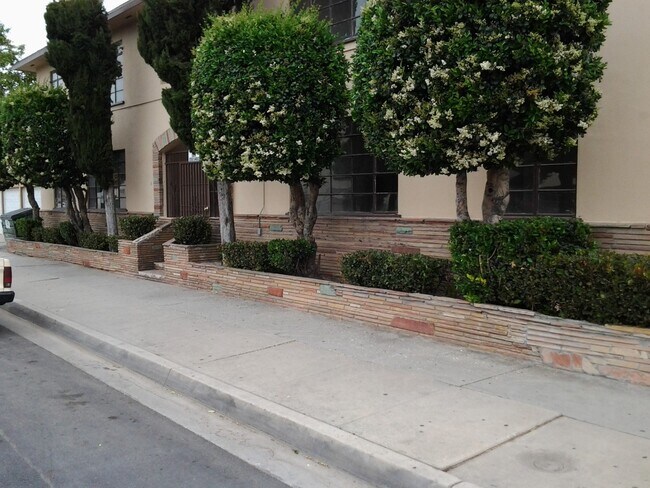 212 Santa Fe S Ave, Unit 1 in Compton, CA - Foto de edificio - Building Photo