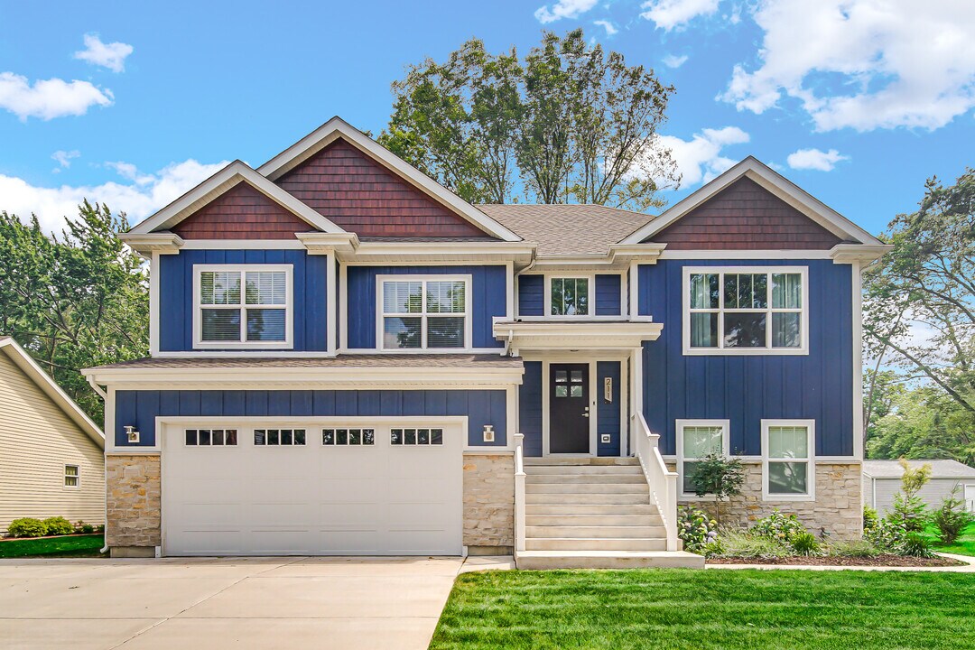 211 Bunker Dr in Schererville, IN - Building Photo