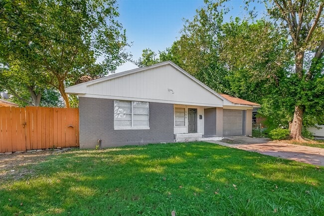 450 Glenburnie Dr in Houston, TX - Building Photo - Building Photo