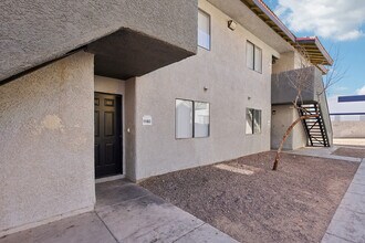 Liberty Village in Las Vegas, NV - Foto de edificio - Building Photo