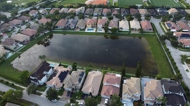 11255 NW 77th Terrace in Medley, FL - Building Photo - Building Photo