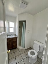 218 N Florence St, Unit 218 in Burbank, CA - Foto de edificio - Building Photo