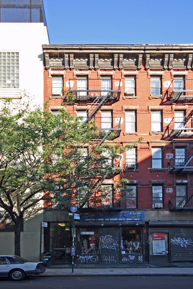 165 Avenue A in New York, NY - Foto de edificio - Building Photo