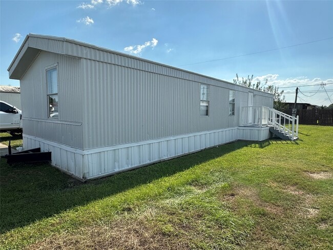 2021 N Battlebell Rd in Highlands, TX - Building Photo - Building Photo