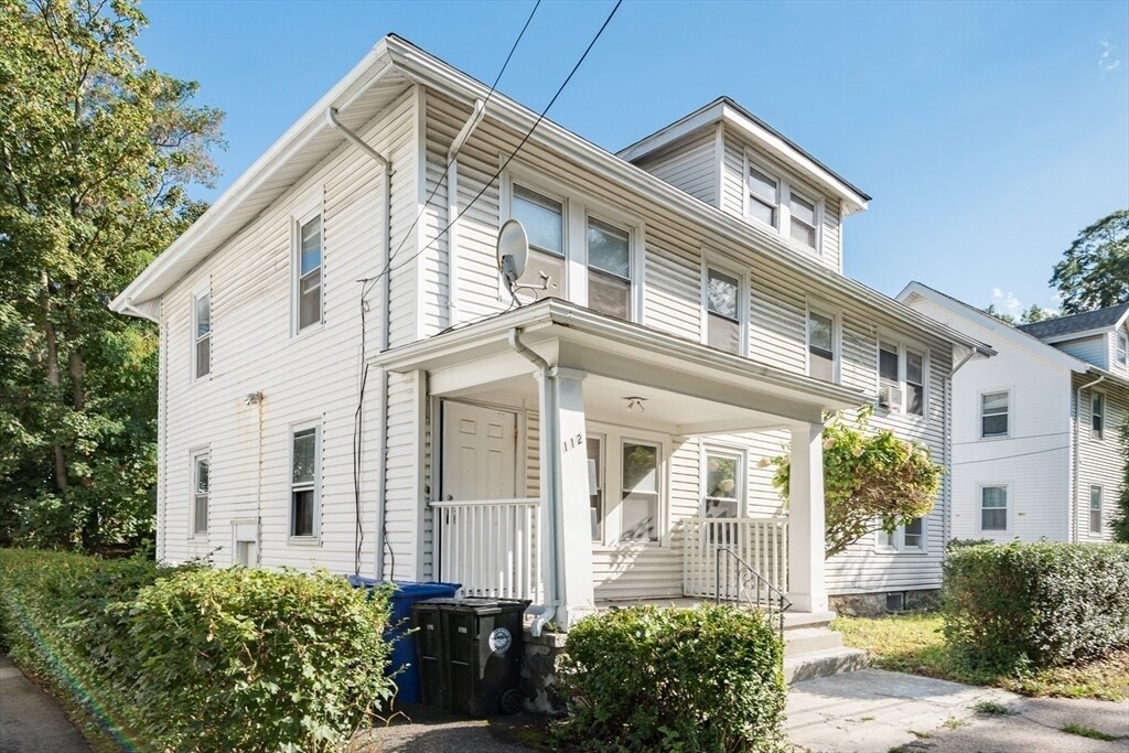 112 Brush Hill Rd in Milton, MA - Building Photo