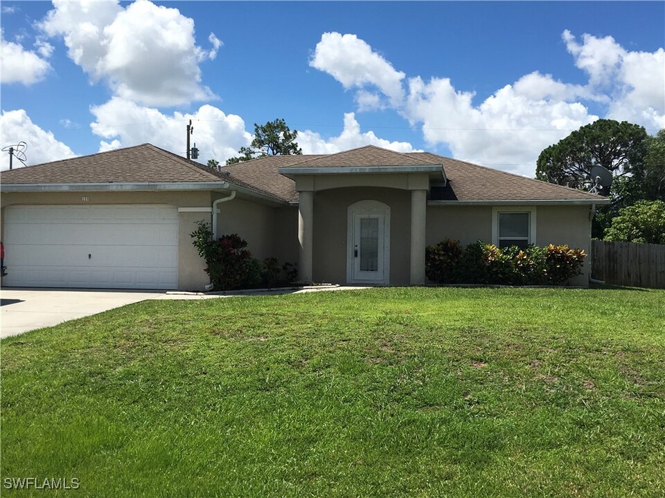 128 SW 16th Terrace in Cape Coral, FL - Building Photo