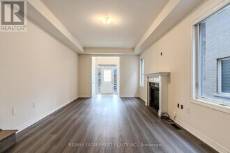 83 Great Fls Blvd in Hamilton, ON - Building Photo - Building Photo