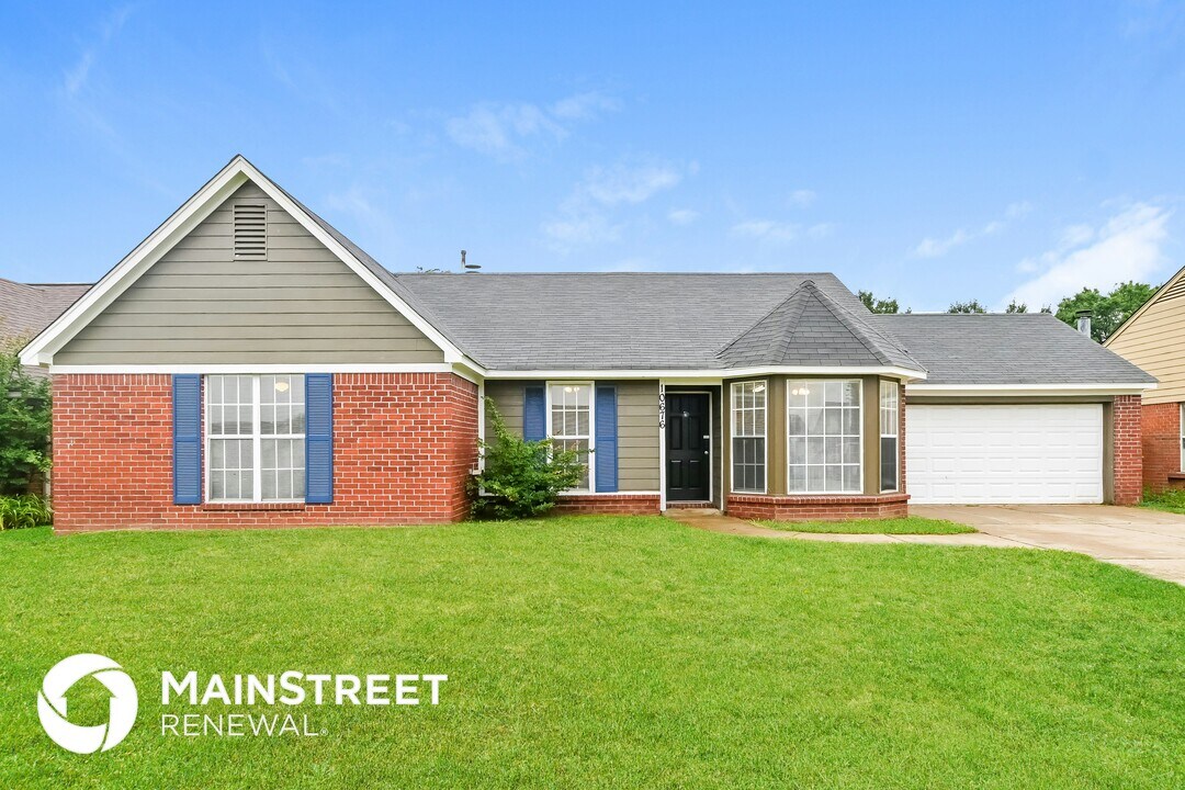 10676 Oak Cir N in Olive Branch, MS - Building Photo