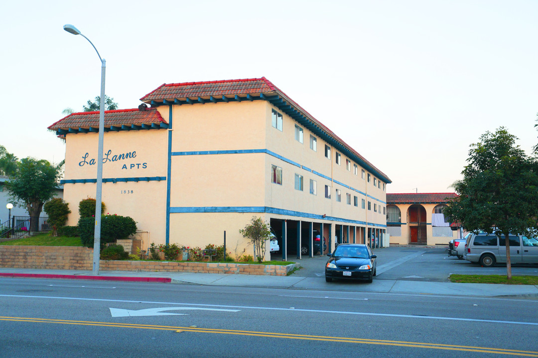 La Lanne Apartments in Costa Mesa, CA - Foto de edificio