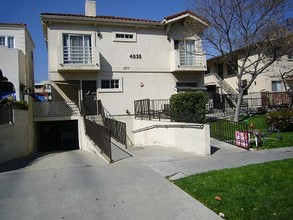 4835 Elmwood Ave in Los Angeles, CA - Foto de edificio - Building Photo