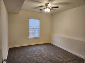 1006 N 24th St, Unit 1006 in Ozark, MO - Foto de edificio - Building Photo