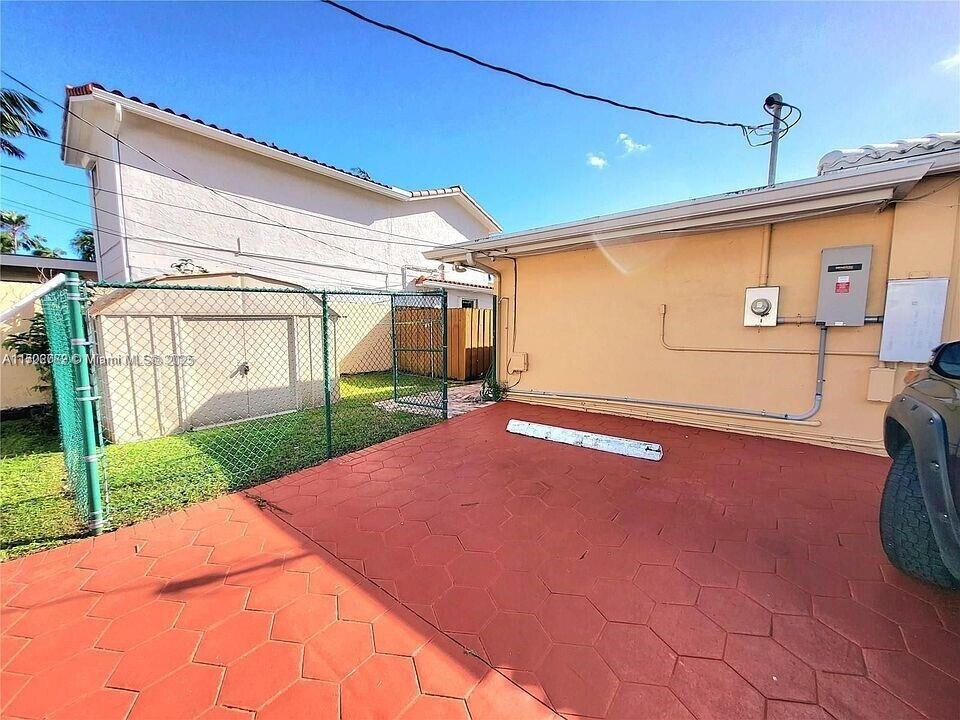 215 S 12th Ave in Hollywood, FL - Foto de edificio