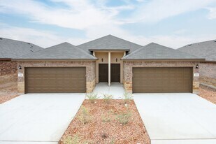 352 Emma Dr in Canyon Lake, TX - Building Photo