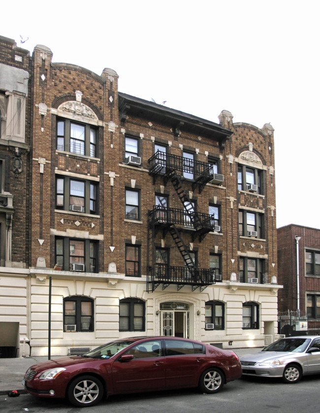 225 E 17th St in Brooklyn, NY - Foto de edificio - Building Photo