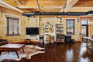 1818 N Water St, Unit 306 in Milwaukee, WI - Building Photo