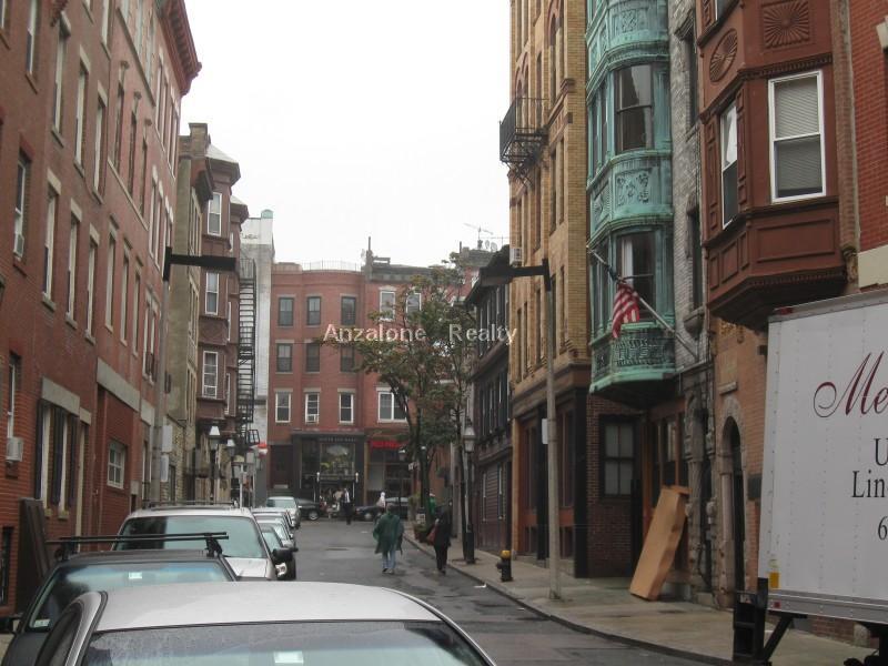 24 Cooper St in Boston, MA - Building Photo