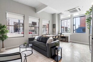 205 W 4th St in Cincinnati, OH - Building Photo