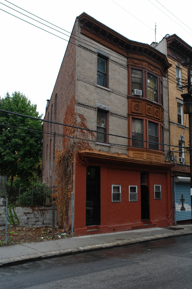 35 Lawrence St in Yonkers, NY - Building Photo - Building Photo