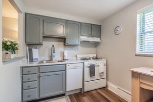 Cloverleaf Village Apartments in Pittsburgh, PA - Building Photo