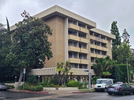 1300 Midvale Ave, Unit Midvale Condominium in Los Angeles, CA - Building Photo