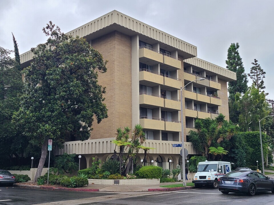 1300 Midvale Ave, Unit Midvale Condominium in Los Angeles, CA - Building Photo
