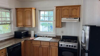 315 Eucalyptus St in West Palm Beach, FL - Building Photo