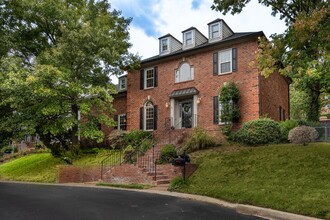 60 Ravenwood Hills Cir in Nashville, TN - Foto de edificio - Building Photo