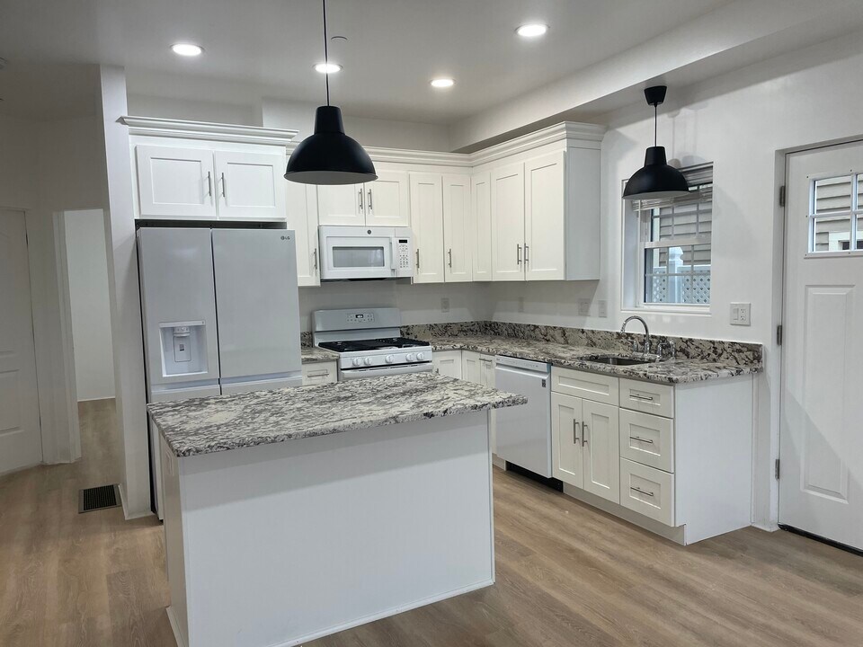 15 Water St in Framingham, MA - Building Photo
