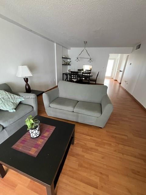 1175 Miami Gardens Dr in Miami, FL - Building Photo - Building Photo