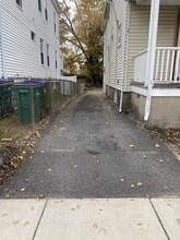 64 Paris St, Unit 1 in Medford, MA - Foto de edificio - Building Photo