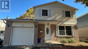 361 Terry Dr in Newmarket, ON - Building Photo