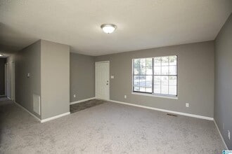 2392 Zinnia Dr in Hueytown, AL - Foto de edificio - Building Photo