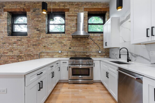 2701 W Thomas St in Chicago, IL - Foto de edificio - Building Photo