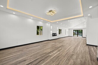 4825 San Feliciano Dr in Woodland Hills, CA - Foto de edificio - Building Photo