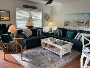 716 S 15th St in Fernandina Beach, FL - Foto de edificio - Building Photo