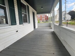 2 Kittredge Sq in Newmarket, NH - Building Photo - Building Photo