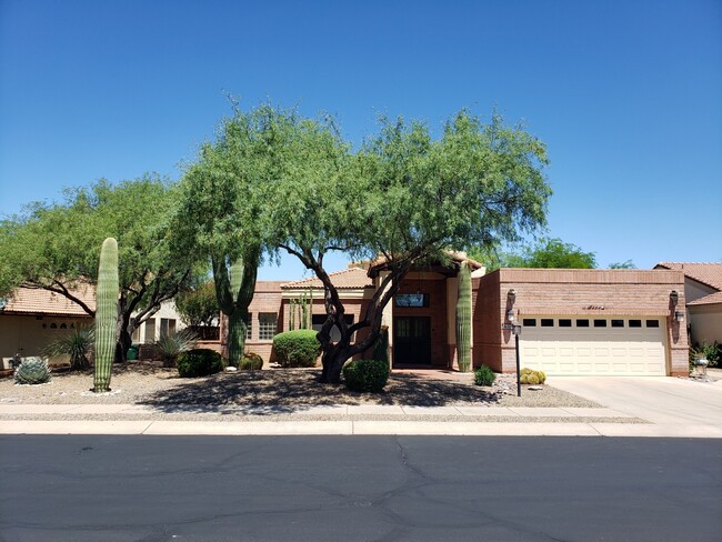 1301 N Mourning Dove Rd in Green Valley, AZ - Foto de edificio - Building Photo