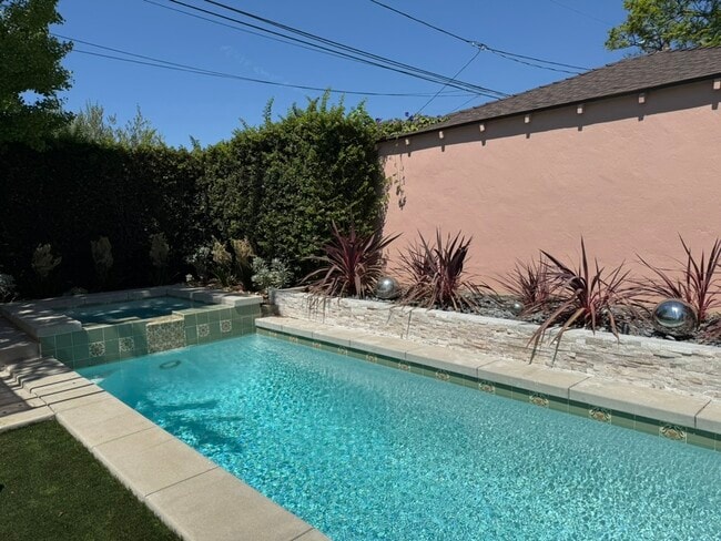 8507 Croydon Ave in Los Angeles, CA - Building Photo - Building Photo