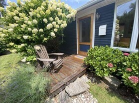 52 Lawn Ave in Jamestown, RI - Building Photo