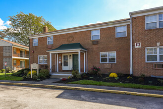 Woodland Springs in Burlington Township, NJ - Building Photo - Building Photo