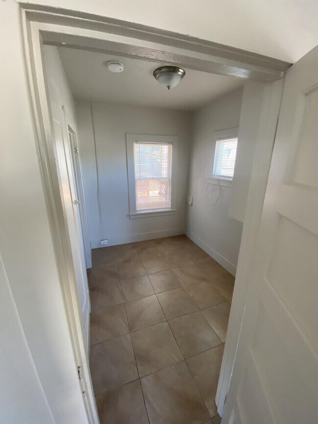 516 W MacArthur Blvd-Unit -516 #2 in Oakland, CA - Building Photo - Building Photo