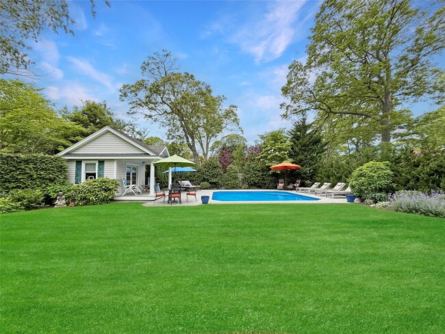 38 Circuit Rd in Bellport, NY - Building Photo - Building Photo
